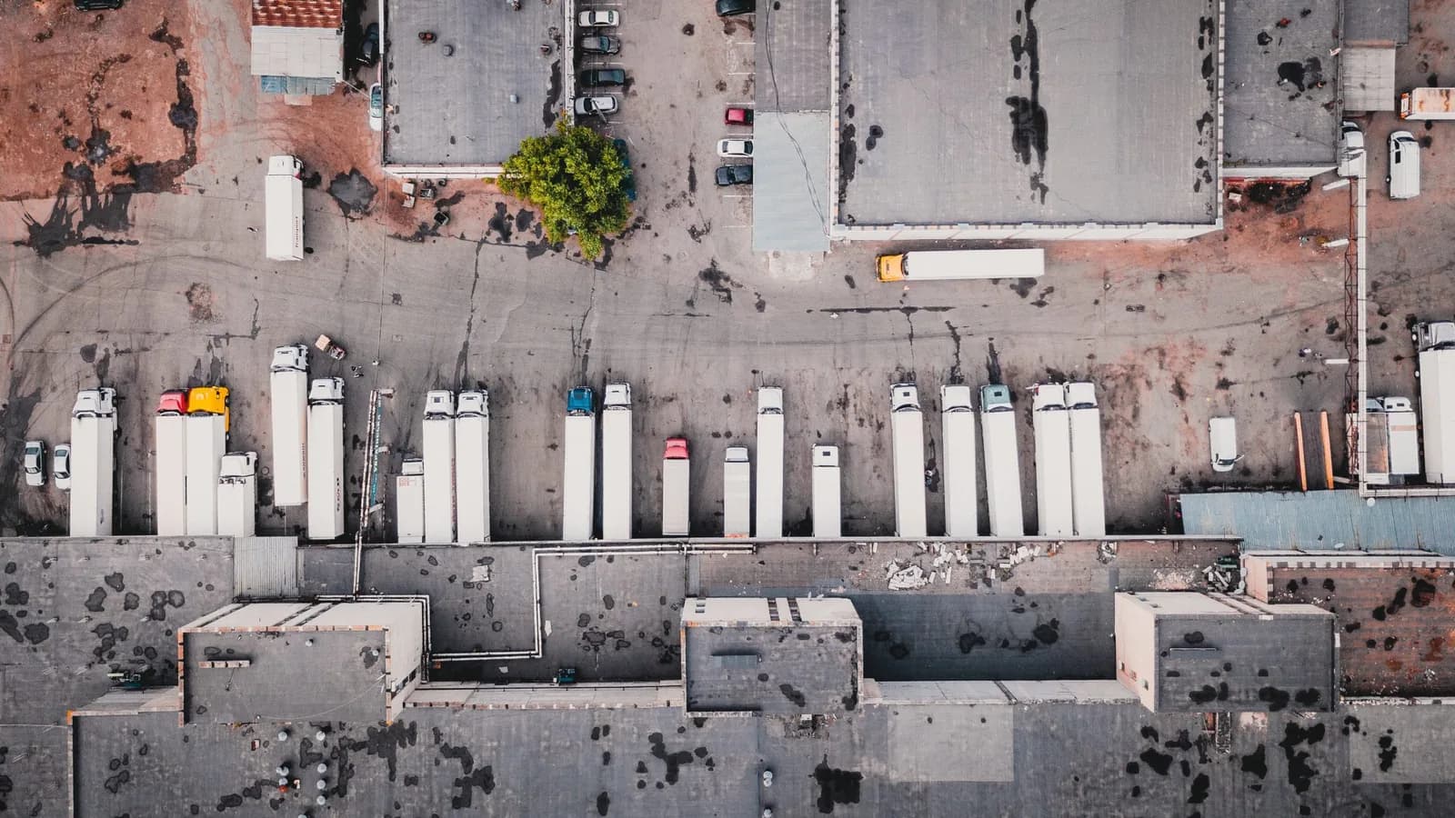 trucks-warehouse